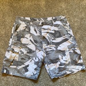 Wrangler camo cargo shorts